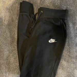 black nike slim sweatpants!